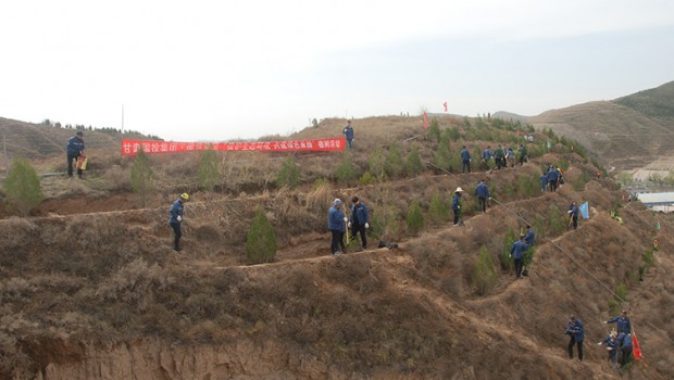 春风催新绿，植树正当时。为深入学习贯彻习近平生态文明思想，牢固树立和践行“绿水青山就是金山银山”理念，认真落实省市单位包..