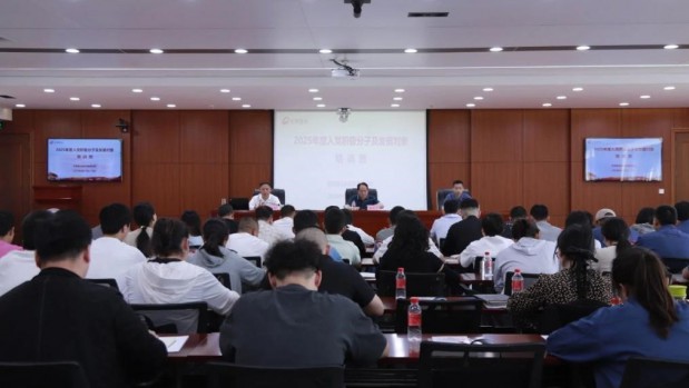 6月11日，甘肃国投集团在所属佛慈集团举办入党积极分子及发展对象培训班。甘肃国投集团党委副书记、工会主席梅学千出席开班式..